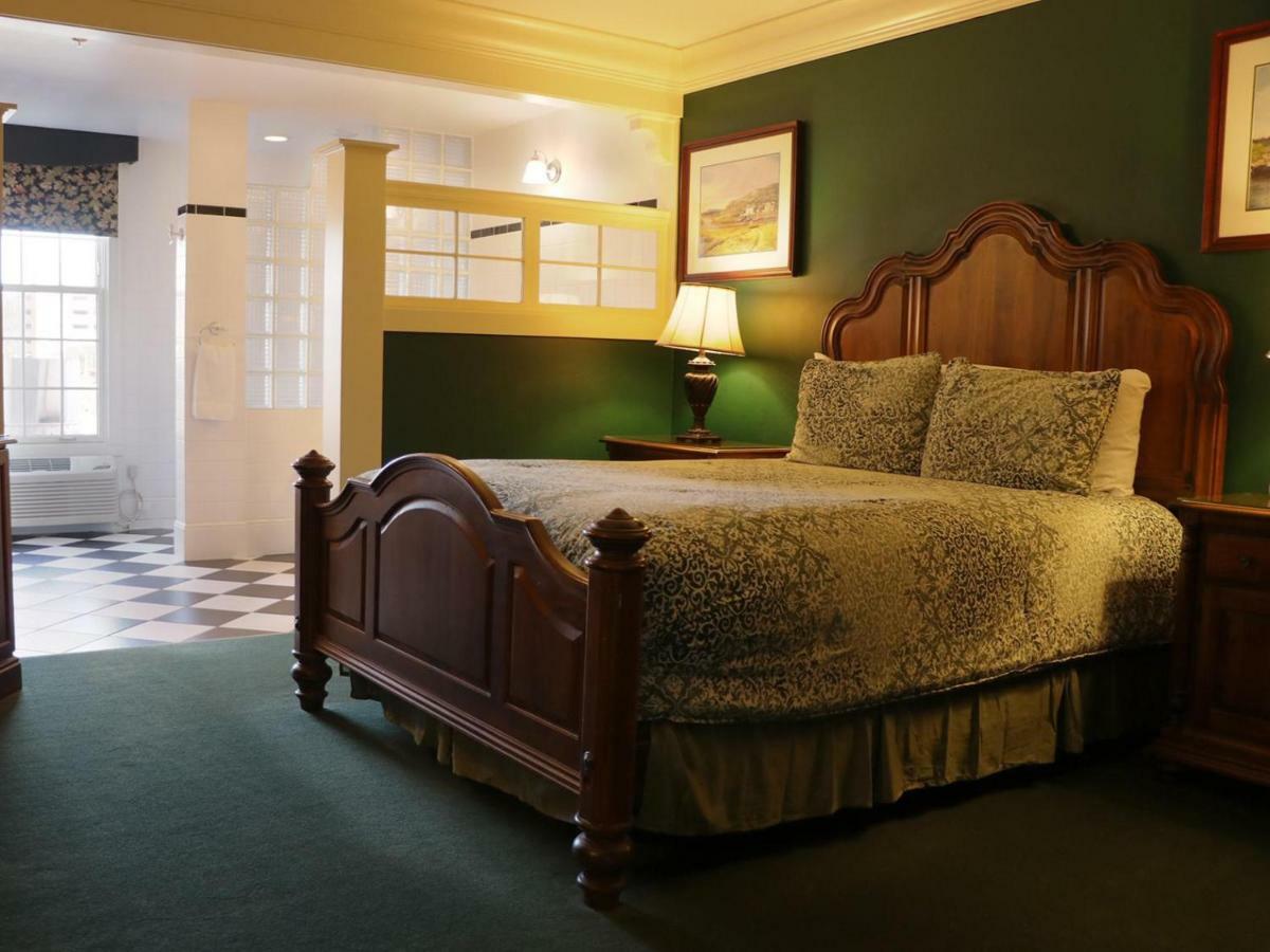 Saint Brendan'S Inn Грін-Бей Номер фото